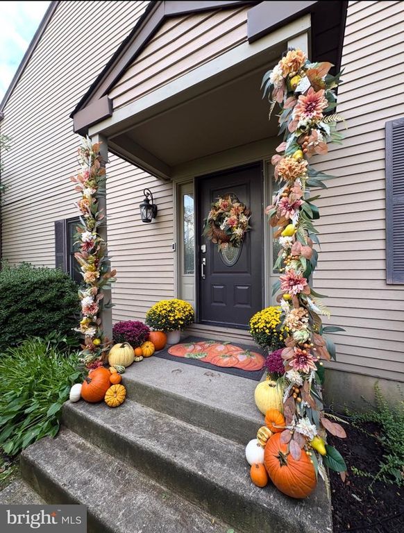 247 PARKVIEW WAY, NEWTOWN, PA 18940 — exterior