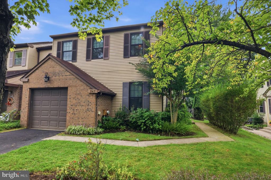 247 PARKVIEW WAY, NEWTOWN, PA 18940 — photo 2