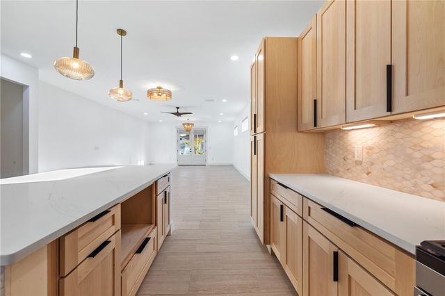 2727 W CHESTNUT STREET, Tampa, FL 33607