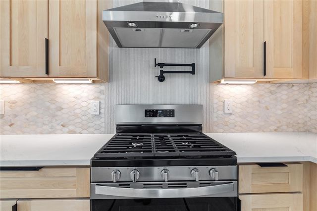 2727 W CHESTNUT STREET, Tampa, FL 33607