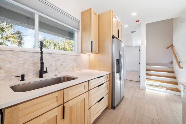 2727 W CHESTNUT STREET, Tampa, FL 33607