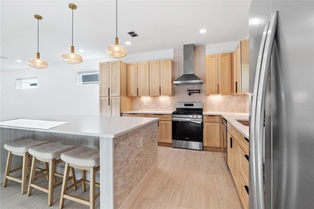 2727 W CHESTNUT STREET, Tampa, FL 33607