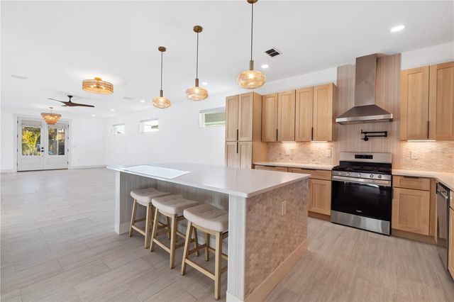 2727 W CHESTNUT STREET, Tampa, FL 33607