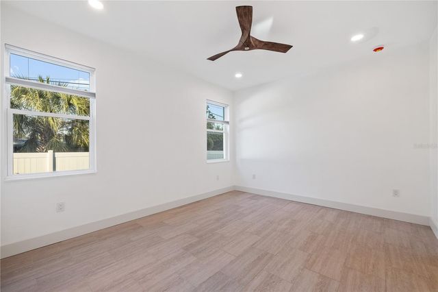 2727 W CHESTNUT STREET, Tampa, FL 33607