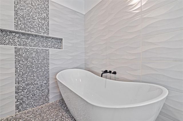 2727 W CHESTNUT STREET, Tampa, FL 33607