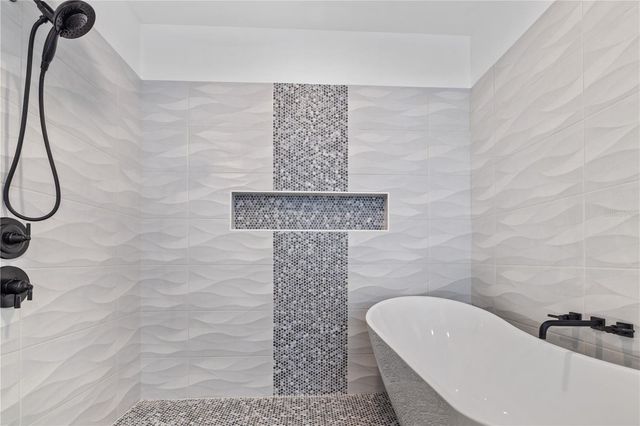 2727 W CHESTNUT STREET, Tampa, FL 33607