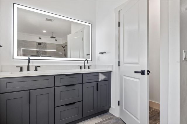 2727 W CHESTNUT STREET, Tampa, FL 33607