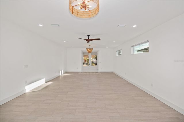 2727 W CHESTNUT STREET, Tampa, FL 33607