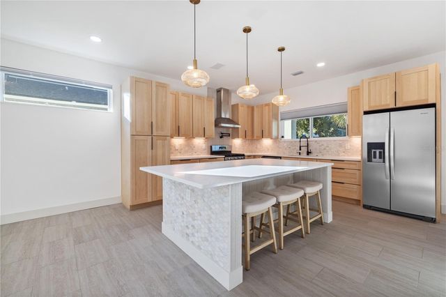 2727 W CHESTNUT STREET, Tampa, FL 33607