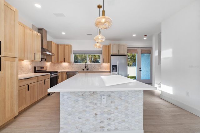 2727 W CHESTNUT STREET, Tampa, FL 33607