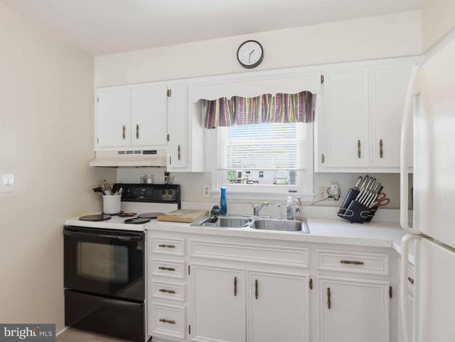 718 KENT AVE, Baltimore, MD 21228