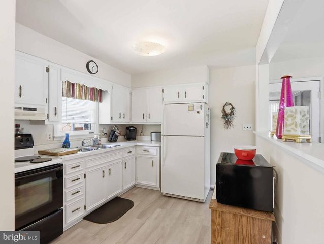 718 KENT AVE, Baltimore, MD 21228