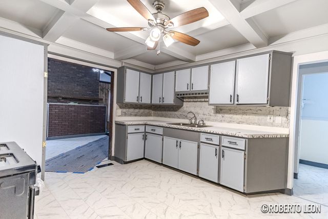 922 Burton Street SW, Wyoming, MI 49509