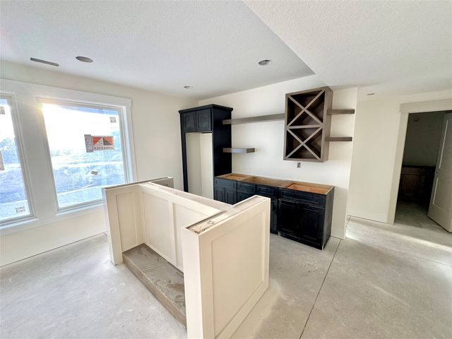 260 NW Montego Court, Waukee, IA 50263