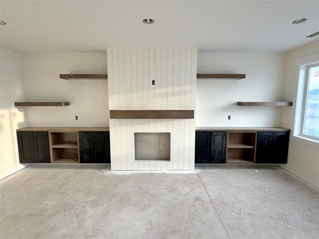 260 NW Montego Court, Waukee, IA 50263