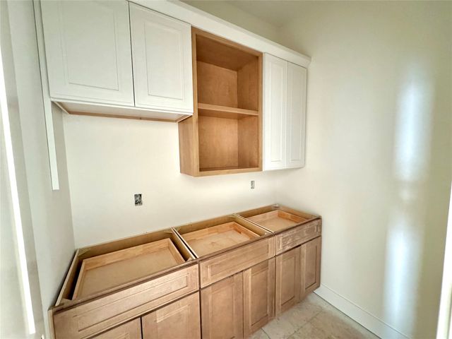 260 NW Montego Court, Waukee, IA 50263