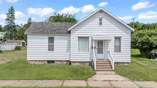 808 W Hughitt St, Iron Mountain, MI 49801