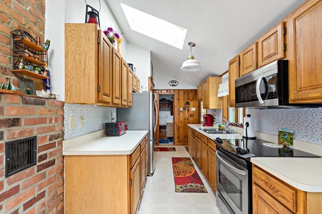 22 Fuller Shores Rd, Lakeville, MA 02347