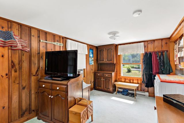 22 Fuller Shores Rd, Lakeville, MA 02347