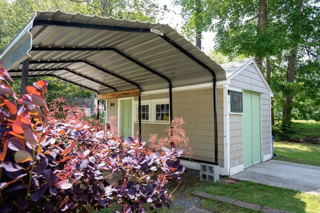 22 Fuller Shores Rd, Lakeville, MA 02347