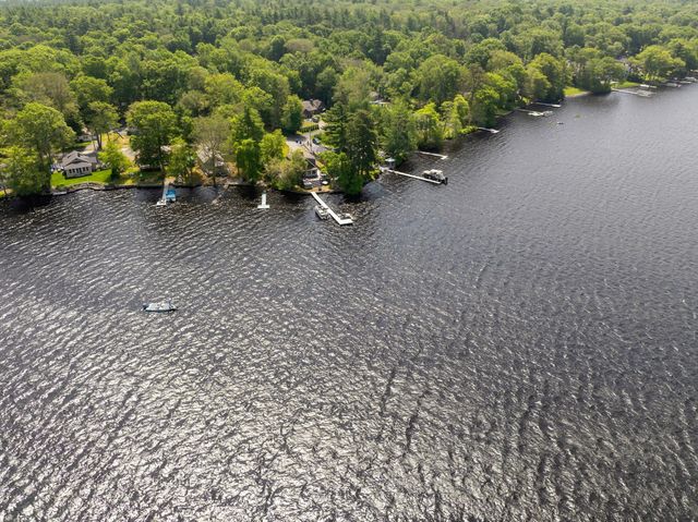 22 Fuller Shores Rd, Lakeville, MA 02347