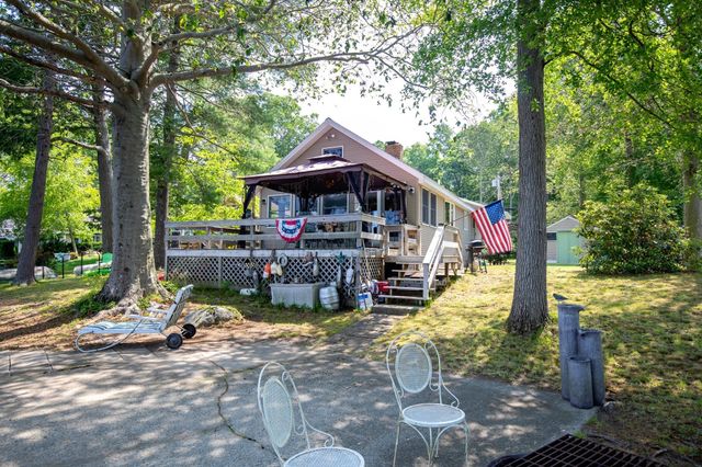 22 Fuller Shores Rd, Lakeville, MA 02347