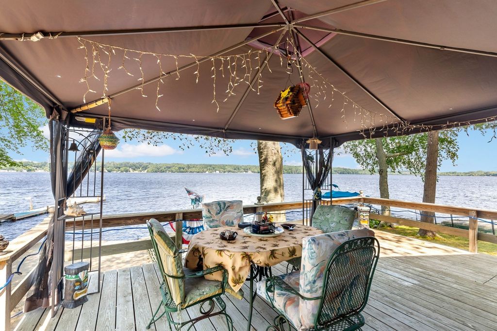 22 Fuller Shores Rd, Lakeville, MA 02347