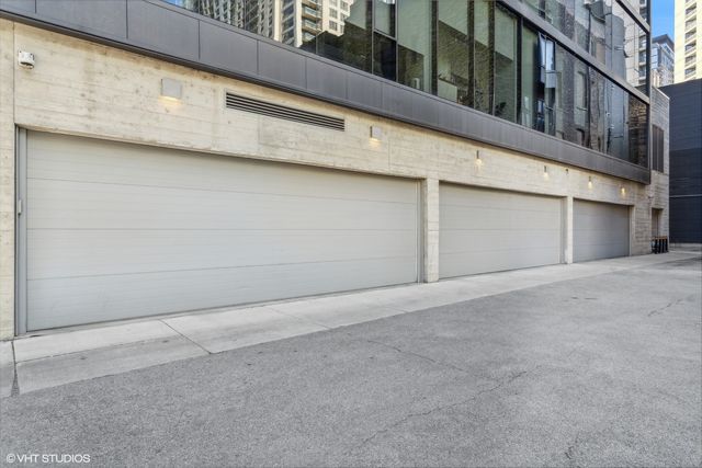 56 W Huron Street 11, Chicago, IL 60654