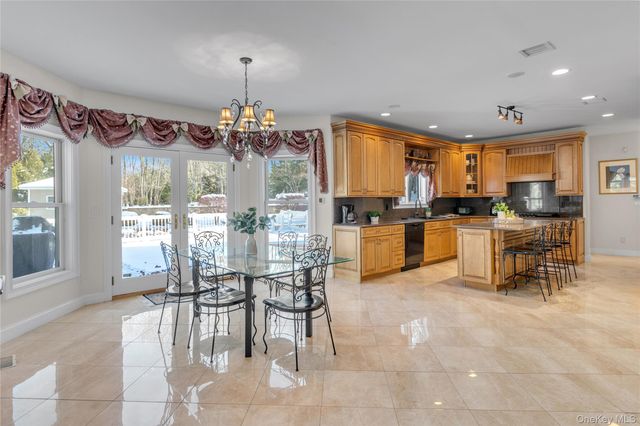 7 Pitch Pine Court, Northport, NY 11768