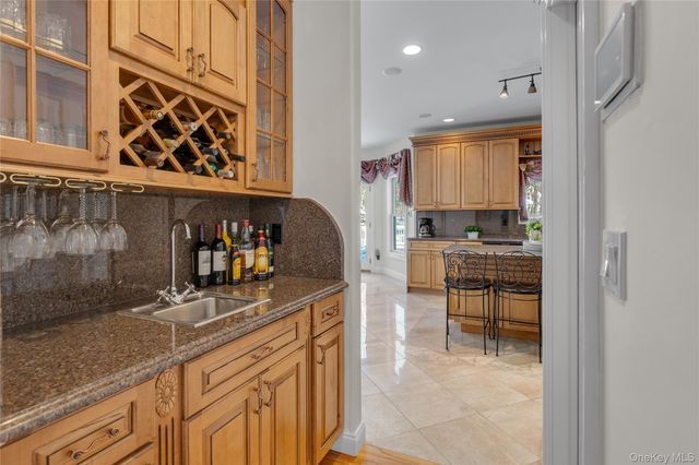 7 Pitch Pine Court, Northport, NY 11768