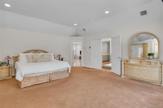 7 Pitch Pine Court, Northport, NY 11768