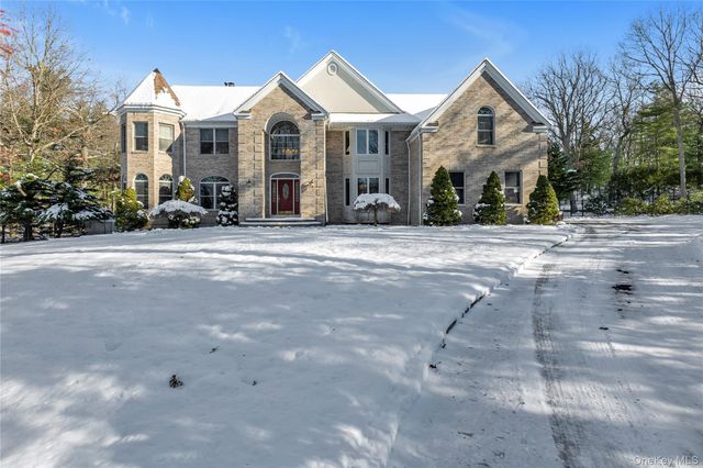 7 Pitch Pine Court, Northport, NY 11768