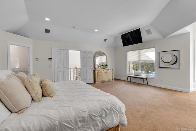 7 Pitch Pine Court, Northport, NY 11768