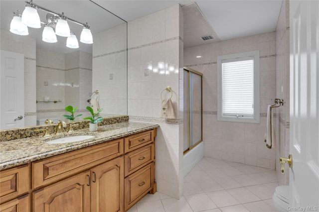 7 Pitch Pine Court, Northport, NY 11768