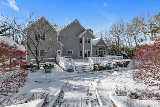 7 Pitch Pine Court, Northport, NY 11768