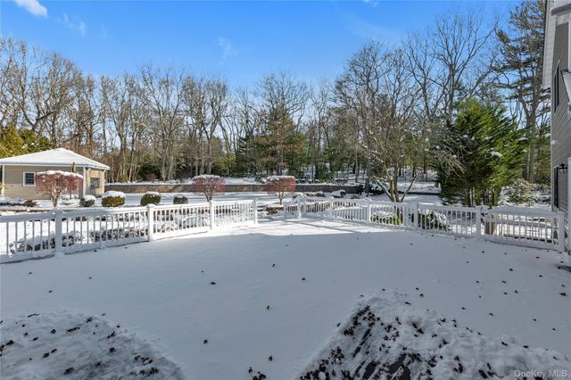 7 Pitch Pine Court, Northport, NY 11768