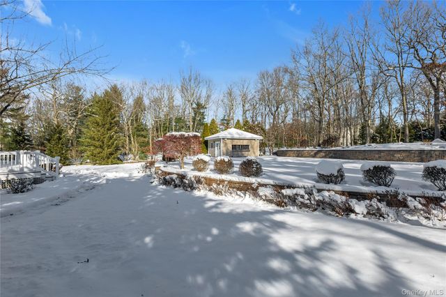 7 Pitch Pine Court, Northport, NY 11768