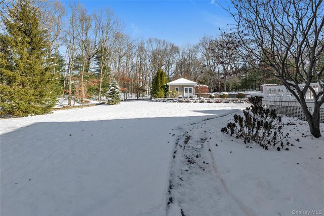 7 Pitch Pine Court, Northport, NY 11768