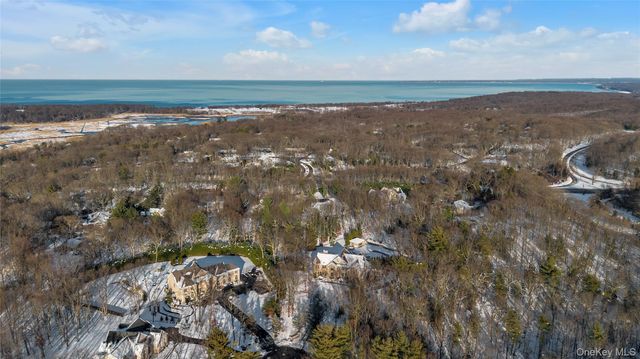 7 Pitch Pine Court, Northport, NY 11768