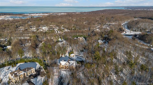 7 Pitch Pine Court, Northport, NY 11768