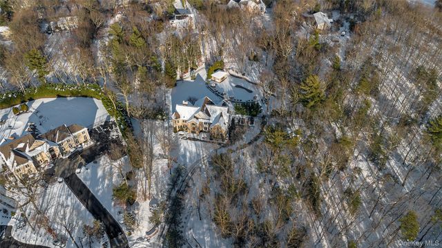 7 Pitch Pine Court, Northport, NY 11768