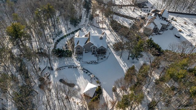 7 Pitch Pine Court, Northport, NY 11768