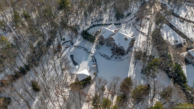 7 Pitch Pine Court, Northport, NY 11768