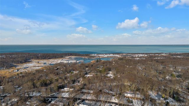 7 Pitch Pine Court, Northport, NY 11768