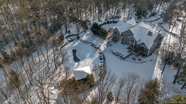 7 Pitch Pine Court, Northport, NY 11768