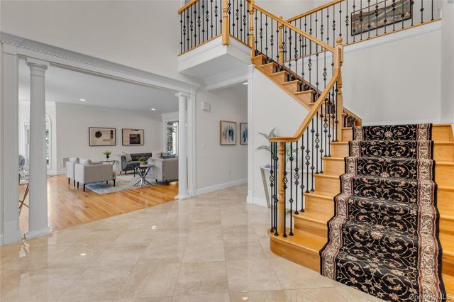 7 Pitch Pine Court, Northport, NY 11768