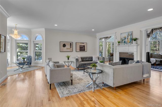 7 Pitch Pine Court, Northport, NY 11768