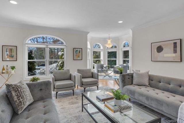 7 Pitch Pine Court, Northport, NY 11768