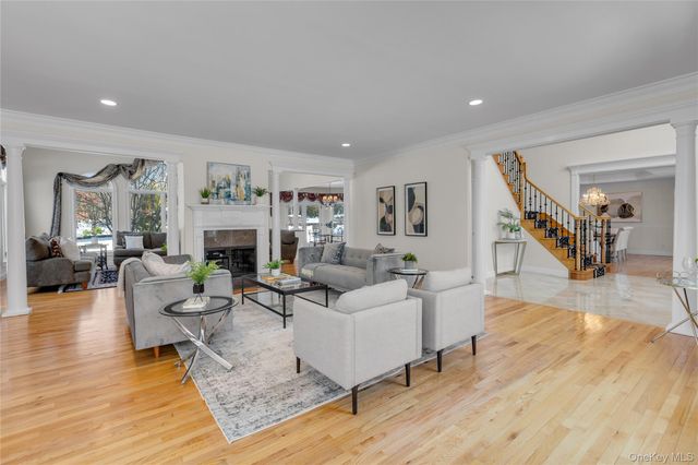 7 Pitch Pine Court, Northport, NY 11768