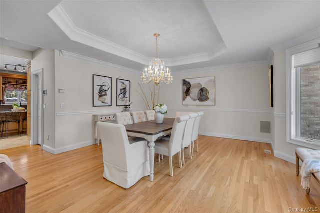 7 Pitch Pine Court, Northport, NY 11768